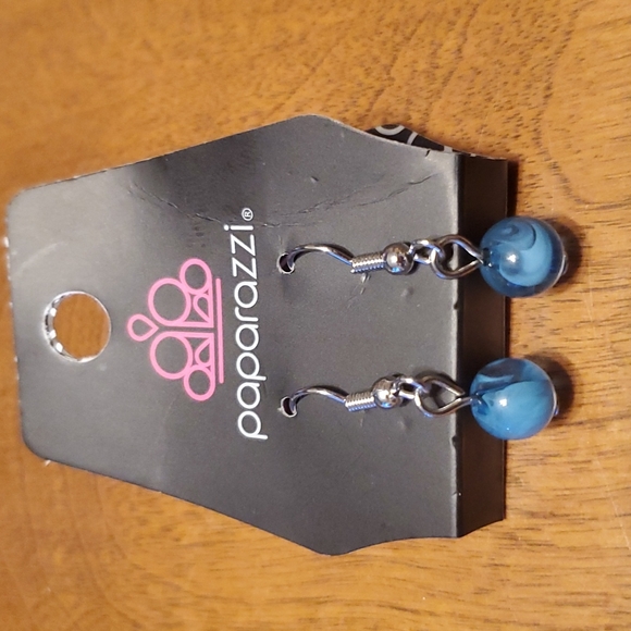 Paparazzi NWT teal swirl gemstone silver drop earrings.